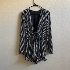 💛HAUTE MONDE Long sleeve, Black/White Stripe Tie Front Fully Lined Romper, L